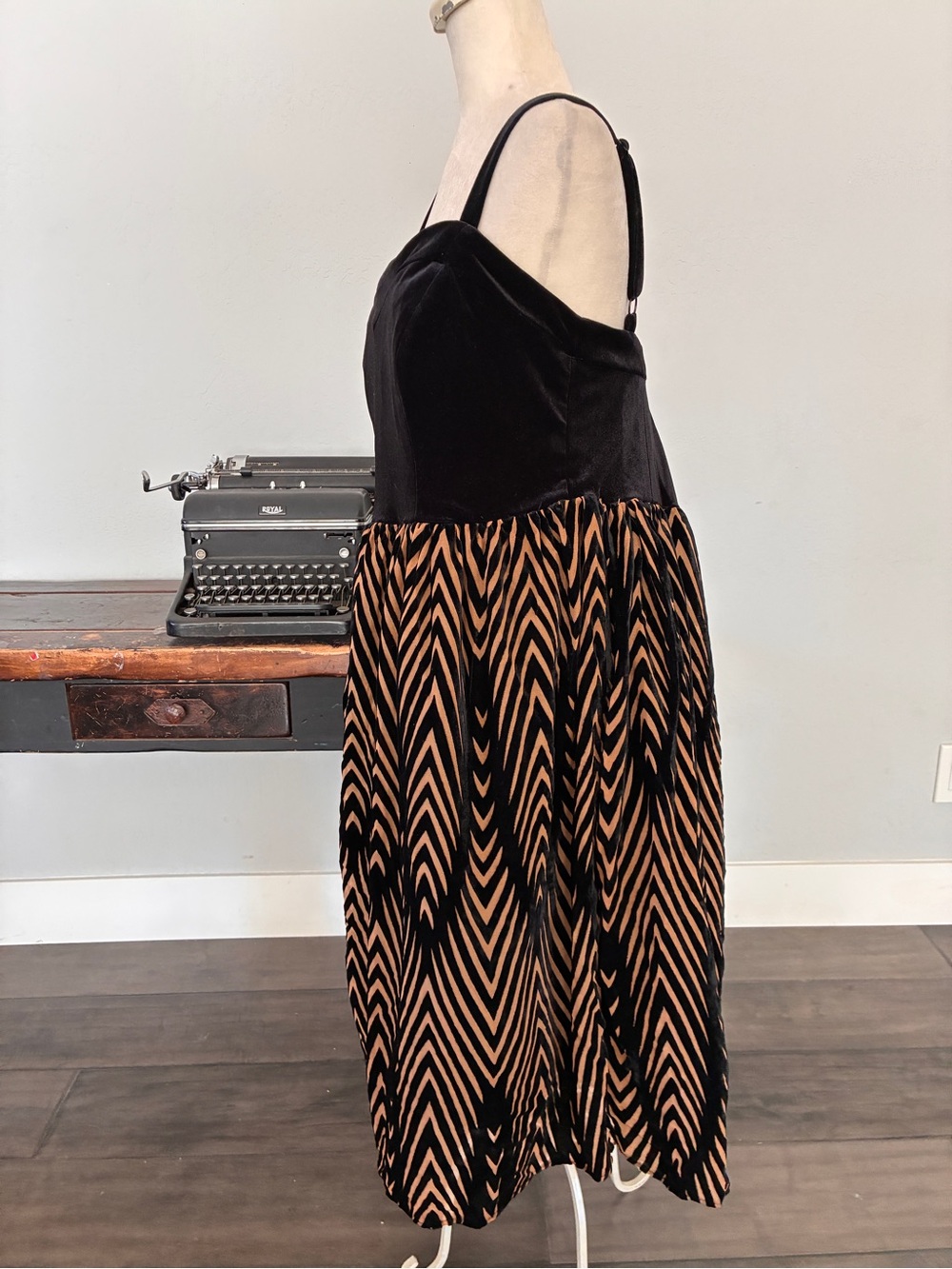 Unique Vintage Bertie Black Velvet Chevron Swing Dress - Size XL - Picture 10 of 15